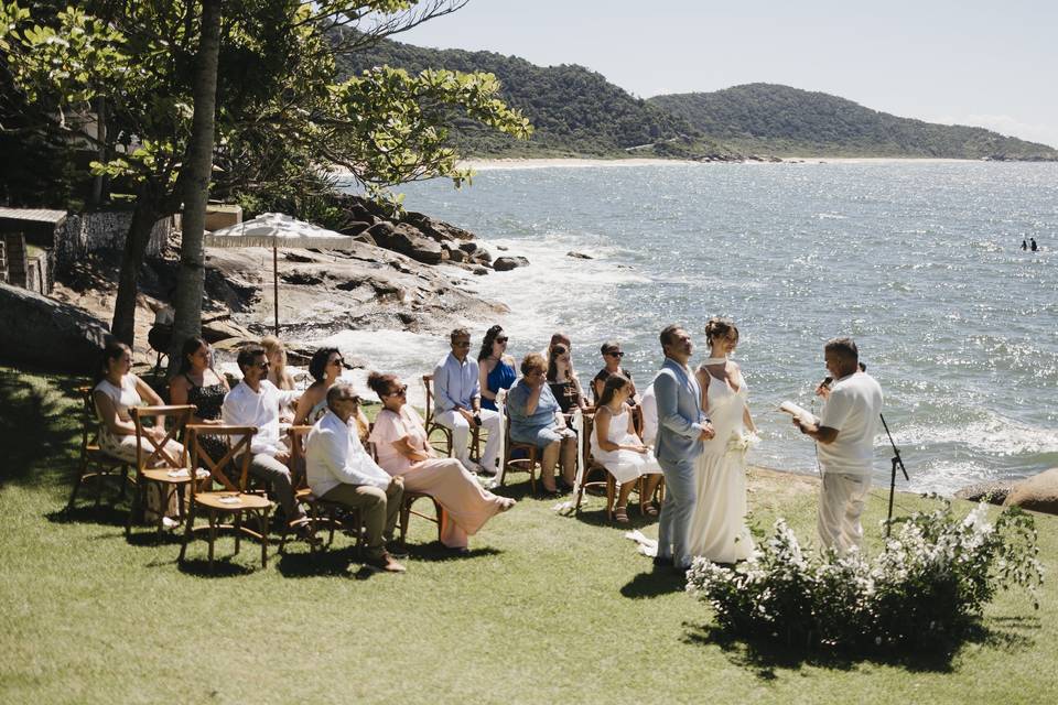 Cerimônia à beira-mar