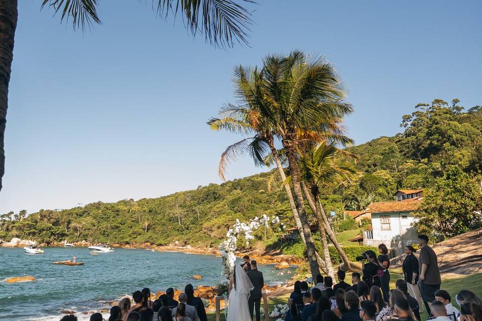 Cerimônia à beira-mar