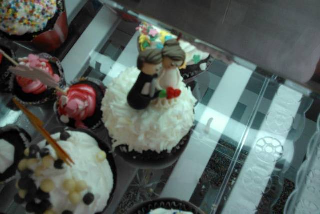 Cupcakes com noivos