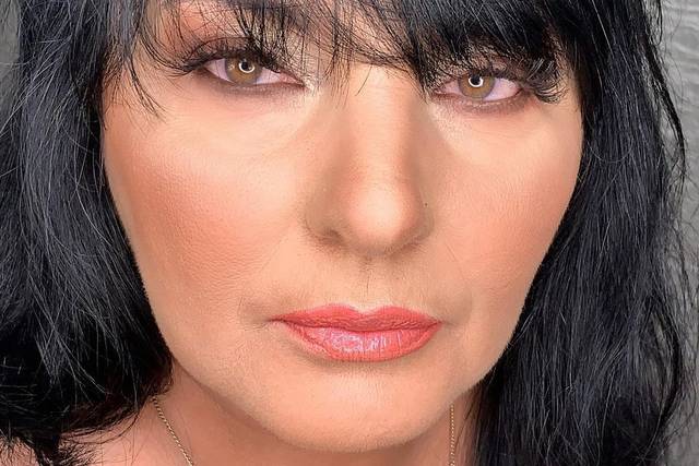 Vanessa Caleia Make Up