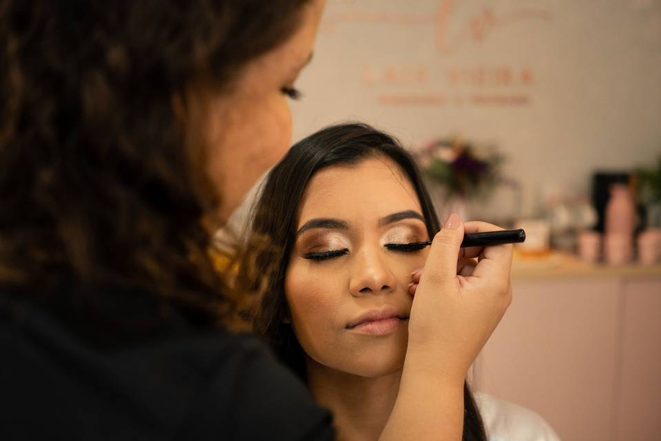 Laís Vieira Maquiagem e Penteado