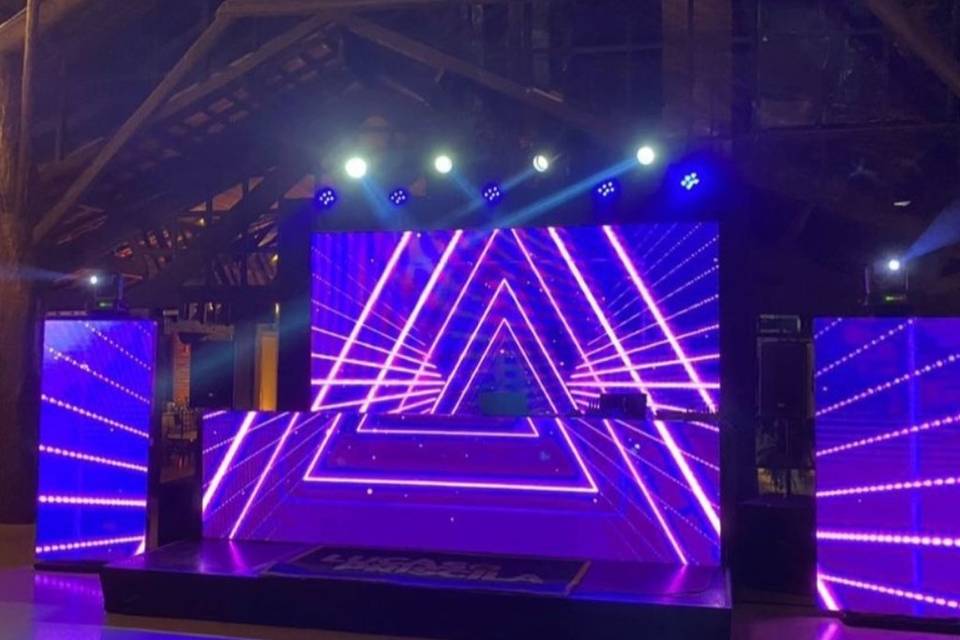 Estrutura com painel de led