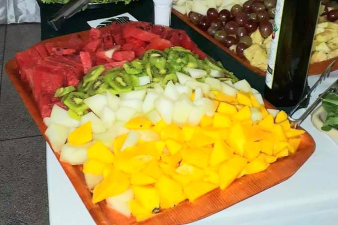 Mesa Frutas e salada