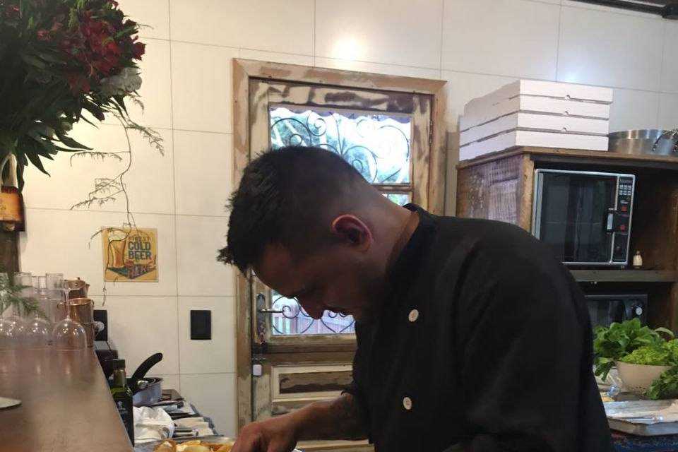 Buffet Na Lenha Com Ferreira