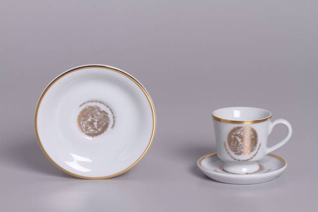 Xicaras porcelana Ouro