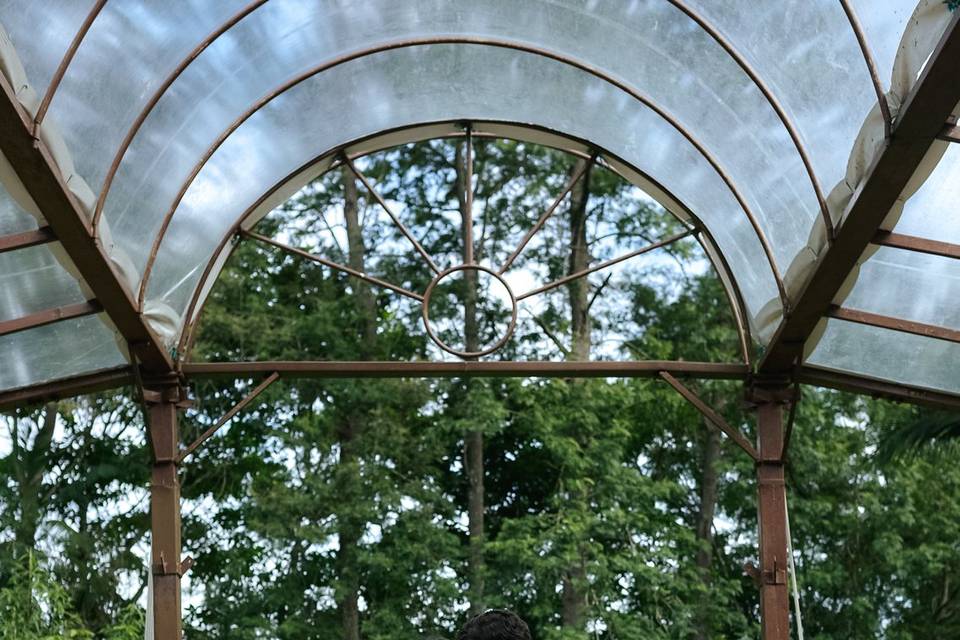 Altar decorado com jardim