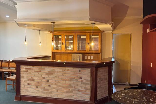 Pub bar