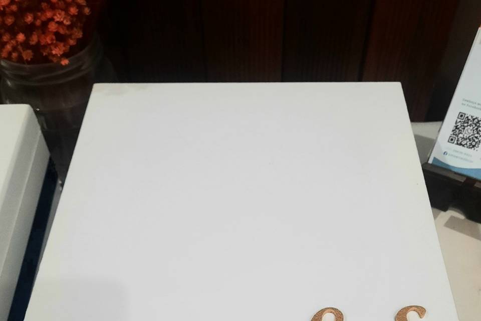 Caixa convite com iniciais