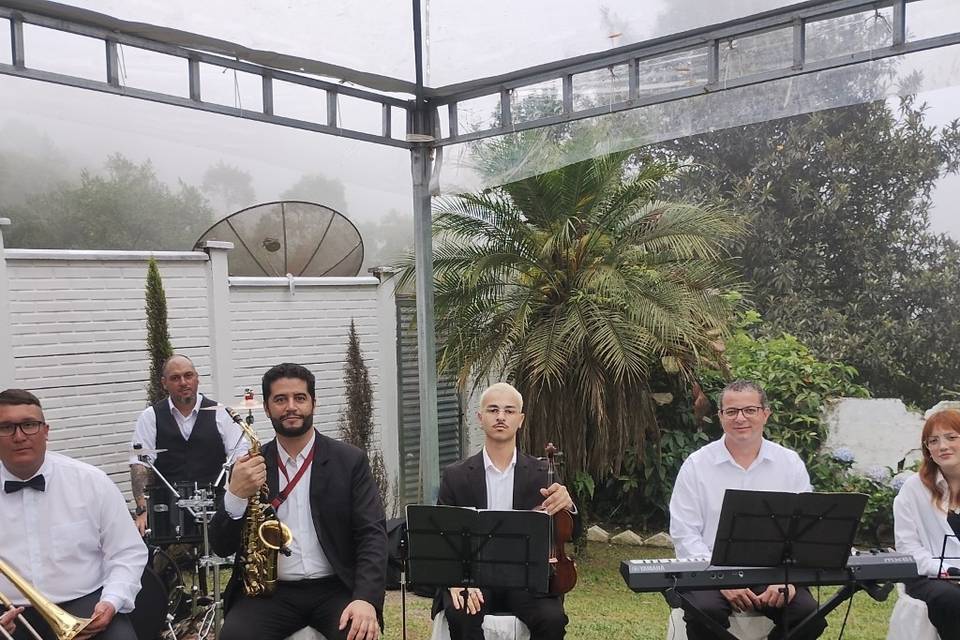 Vibrante orquestra e coral