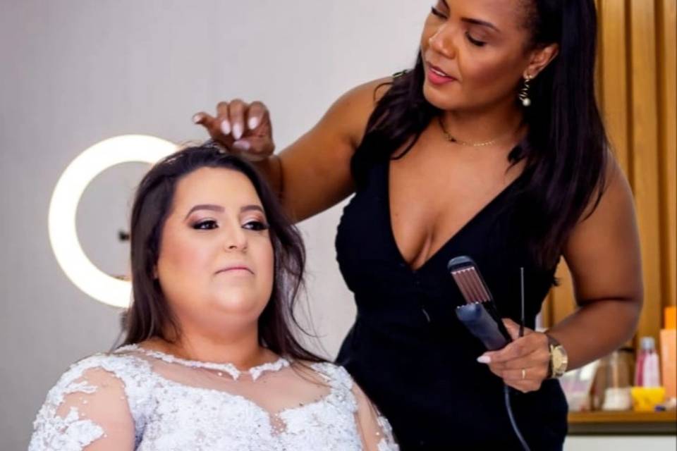 Ariana Fujita Hair Stylist