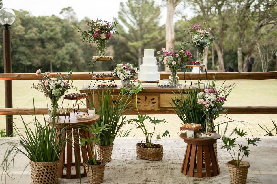 Mesa de bolo e doces
