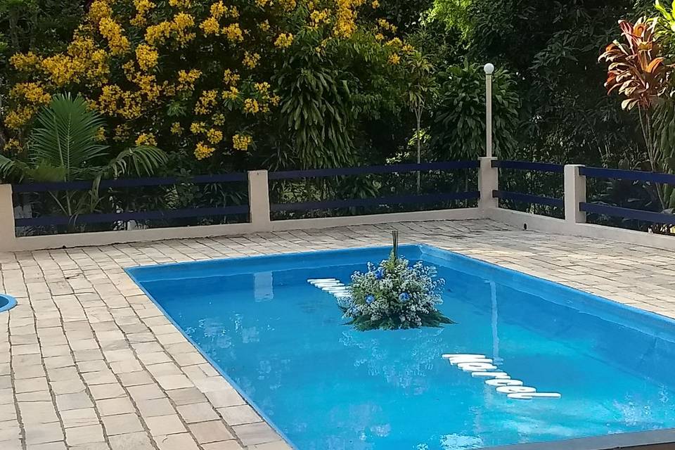 Piscina decorada