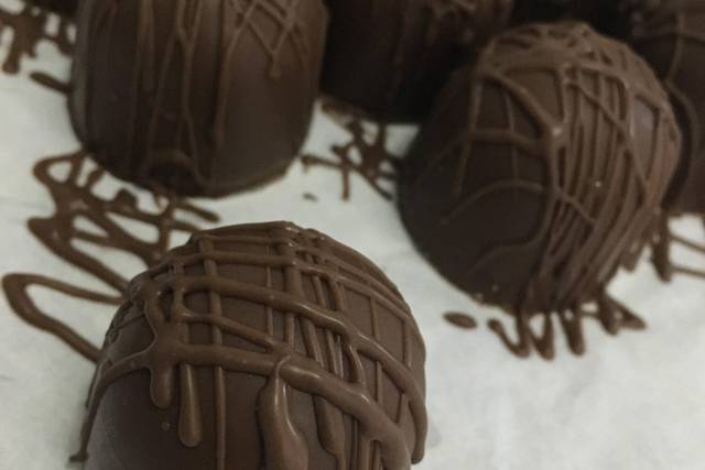 Trufas com o design em produção