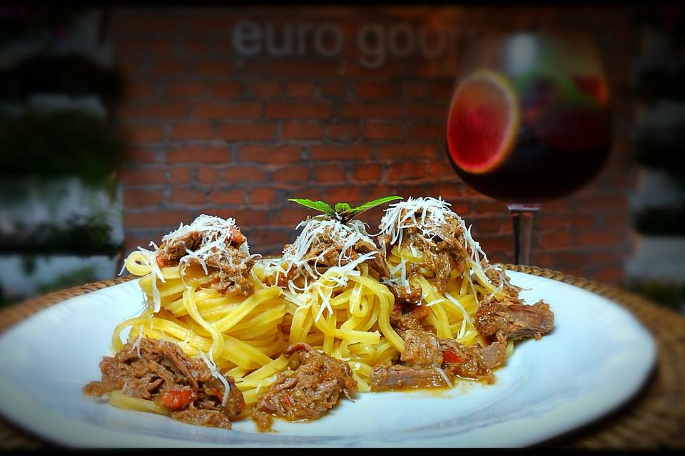 Tagliatelle e ragu de costela