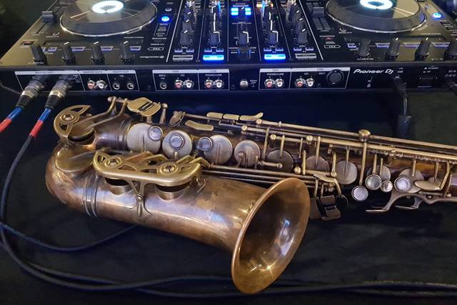 Sax e Dj Live