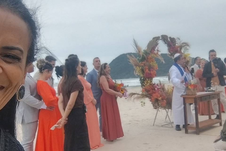 O sim foi com o pé na areia.
