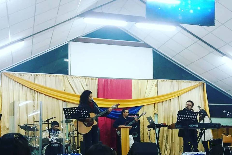 Evento em uma igreja no Chile