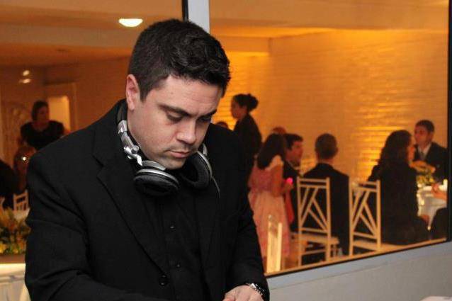 DJ Julio Viñolas