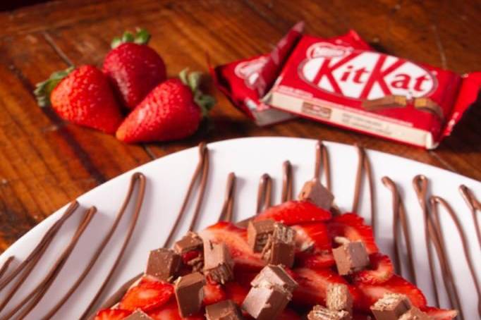 Crepe de kit kat com morango