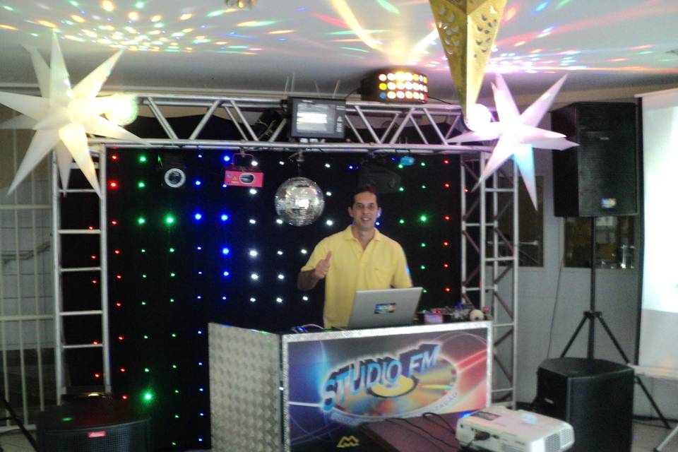 DJ com pista de dança