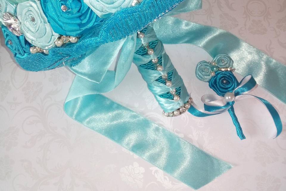 Buquê de broches azul