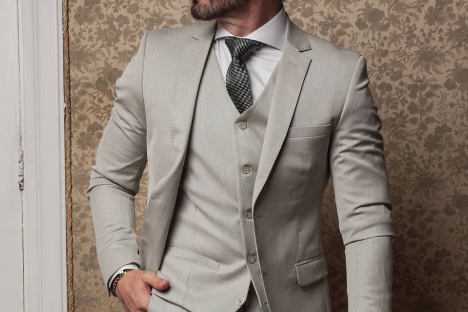 Decinel Suits