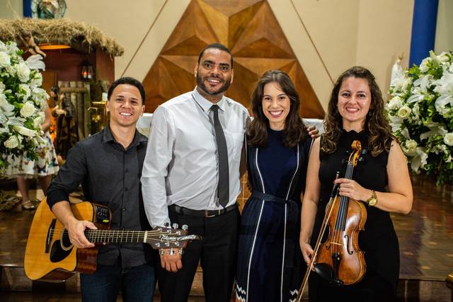 Voz, violão, piano e violino