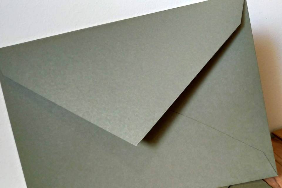 Envelope 16x22cm verde musgo