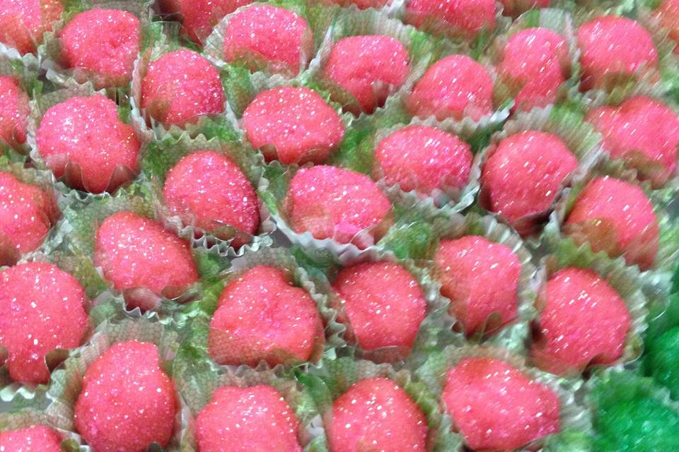 Brigadeiros limão e morango