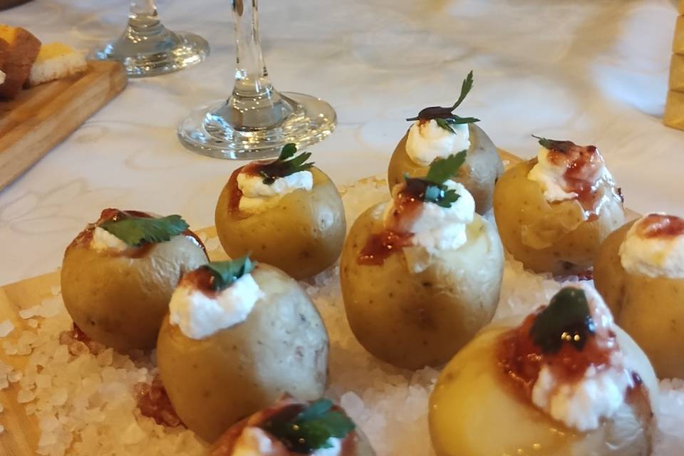 Canapé de batatas douradas