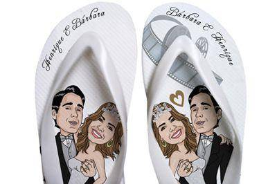 Chinelo com caricaturas