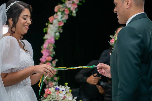 Dando emoção à história.