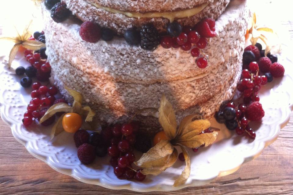 Naked Cake Frutas Vermelhas