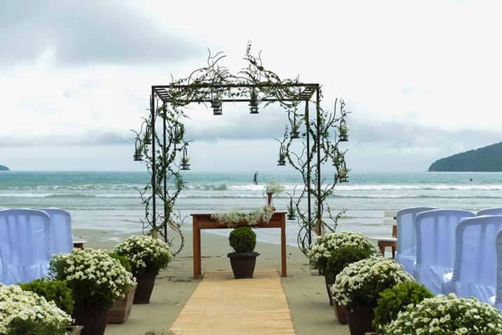 Casamento de dia pé na areia