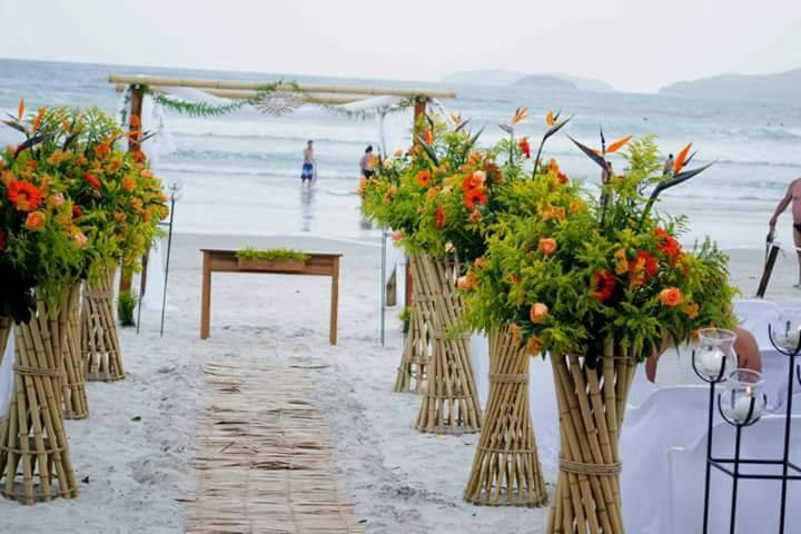 Casamento de dia pé na areia