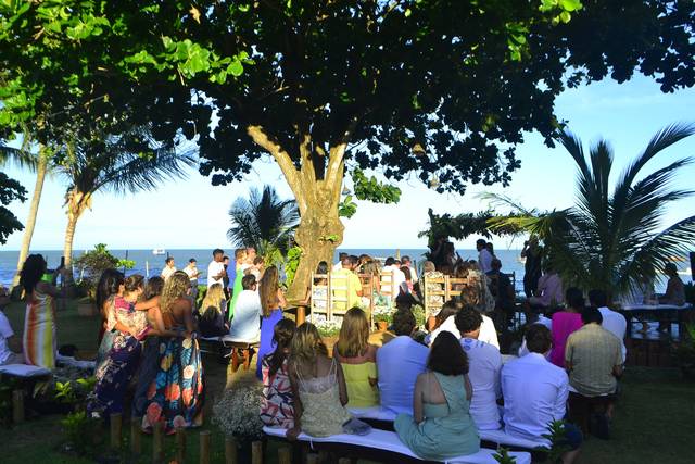 Celebração em frente ao mar