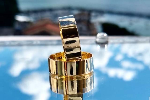 Modelo quadrado liso ouro 18k