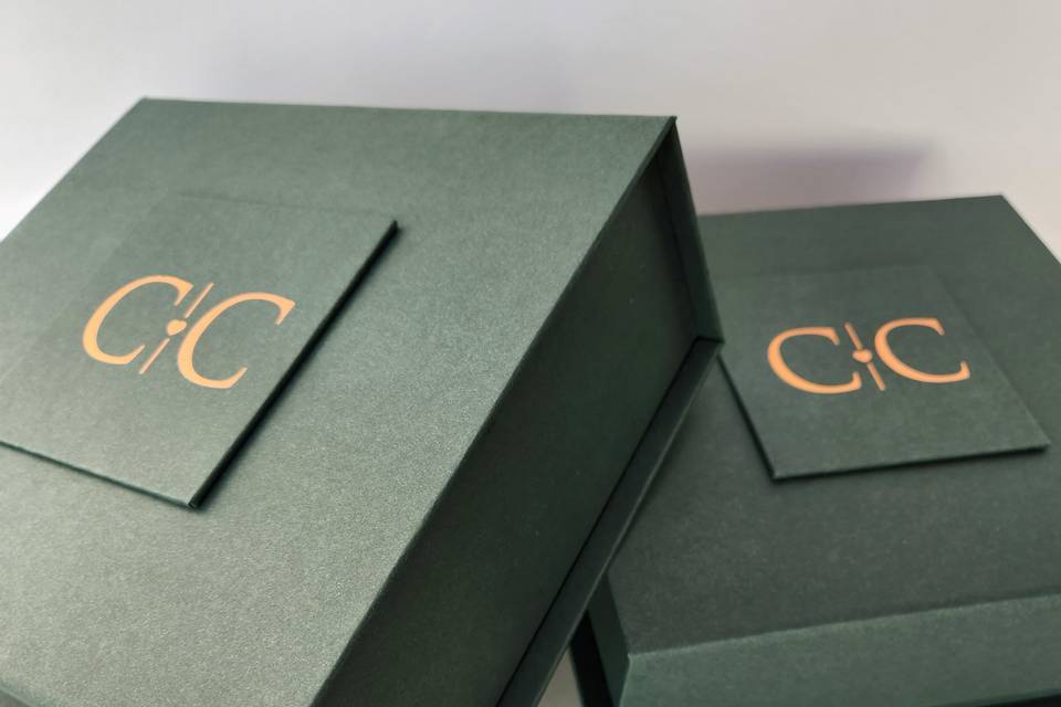 Caixa cartonada verde