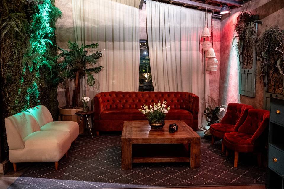 LOUNGES