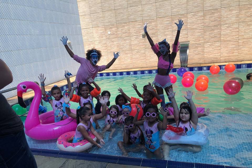 Mímicos Pool Party