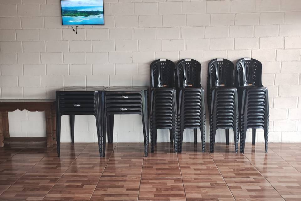 Mesas e cadeiras