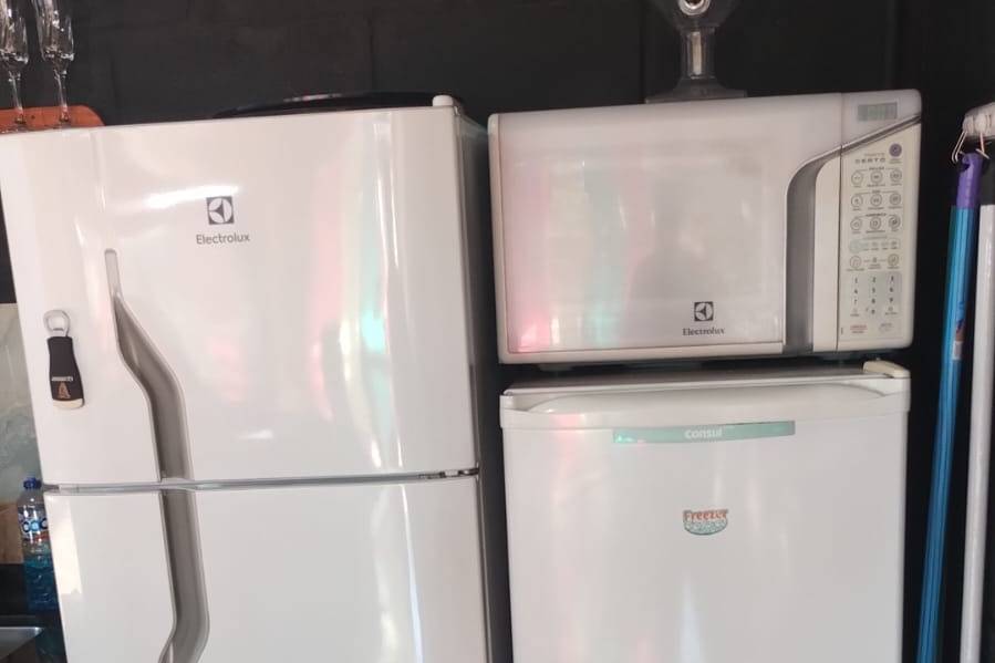 Freezer, geladeira e microndas