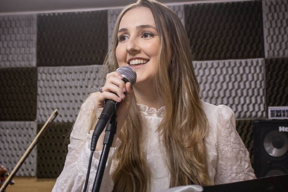 Vocalista - Bruna