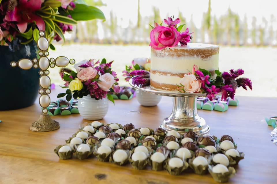 Mesa dos doces e bolo