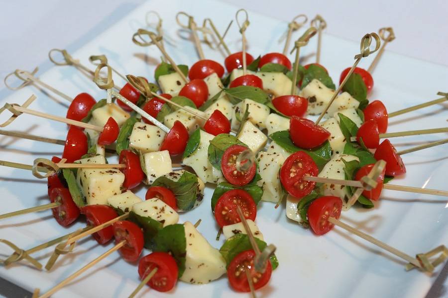 Stick de salada caprese