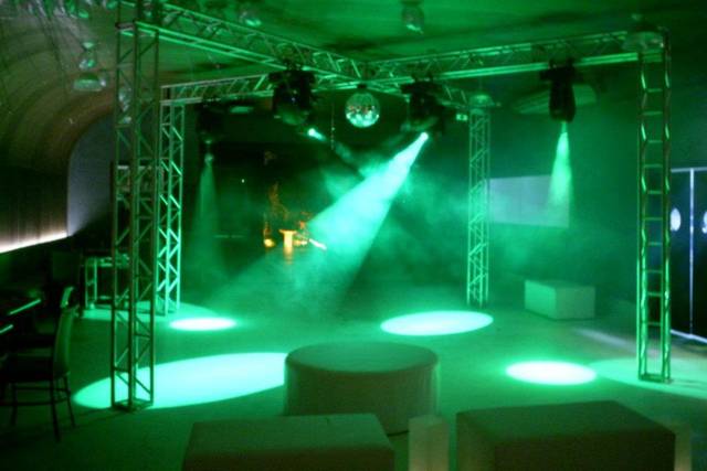 Estrutura em x boate vip