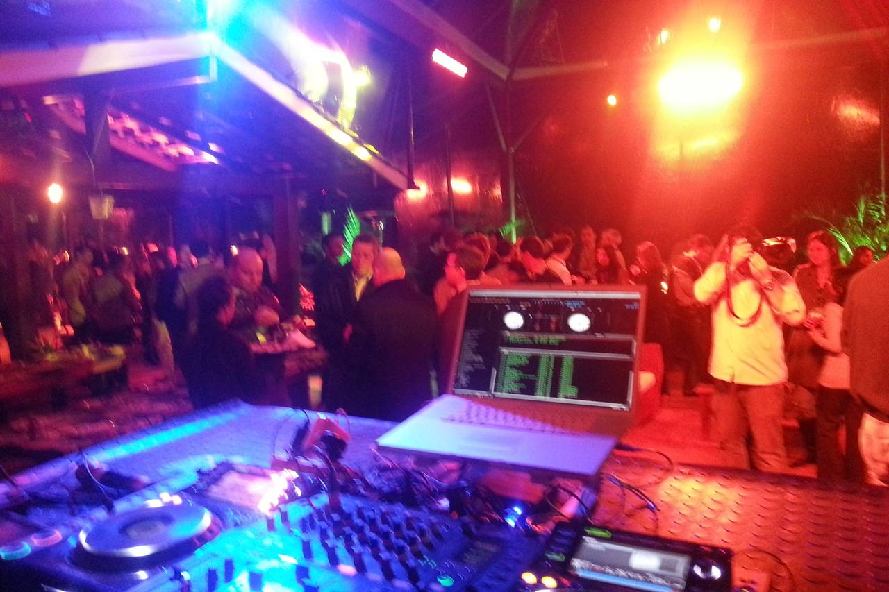 DJ Peter - Consulte disponibilidade e preços