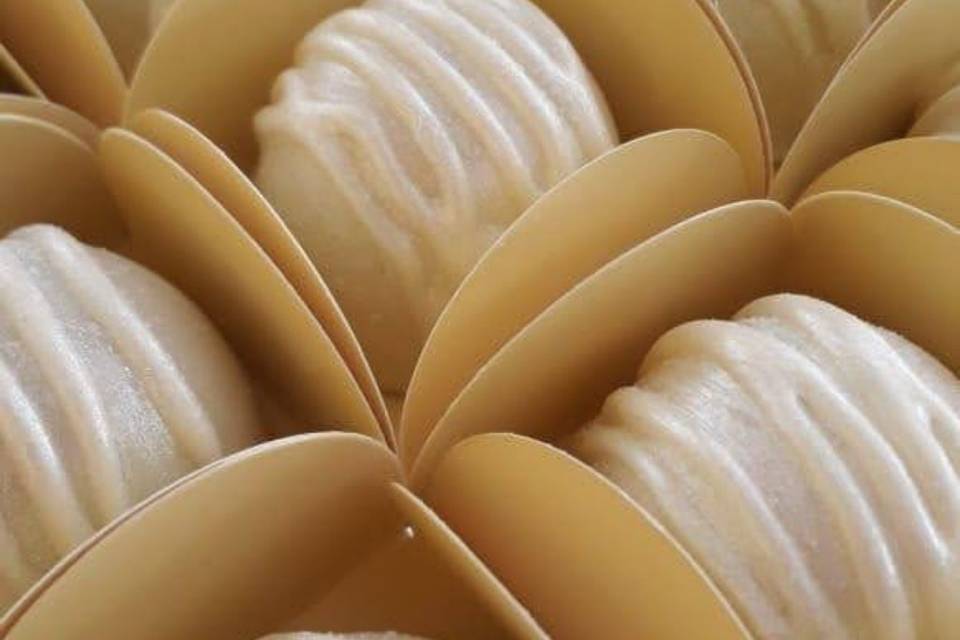 Bombom perolado