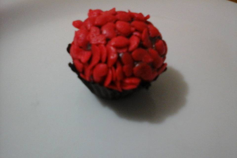 Brigadeiro com beijo vermelho