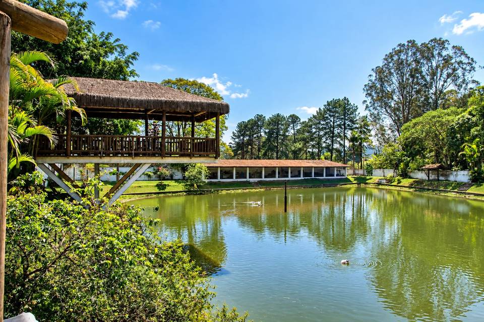 Deck sobre o lago